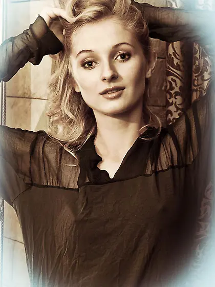 The perfect shaved pussy of Leona Honey is clearly seen on the w