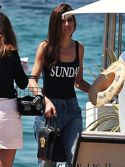 Bianca Balti Doesn't Know About Three Seashells