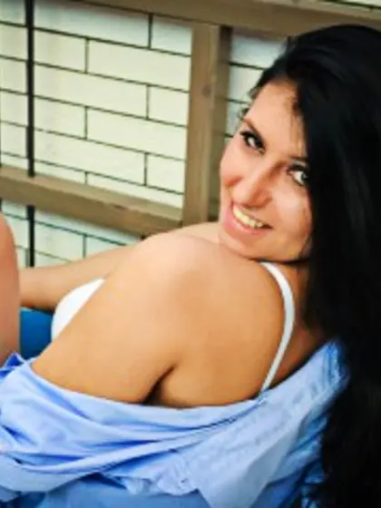 Brunette sellenastar perform anal