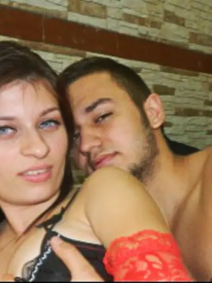 Brunette boby gyna perform