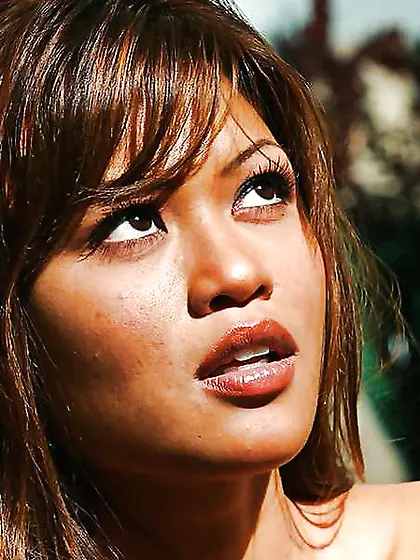 Faces and down half-shirt