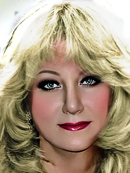 Intensely sexy blonde milf