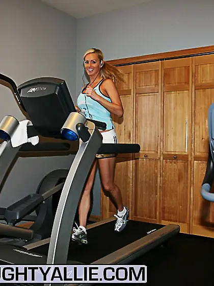 Wife Gets Titty Fucked After Working Out