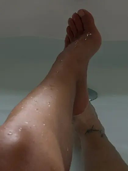 Voyeur Teen feet foot barefeet barefoot toes soles