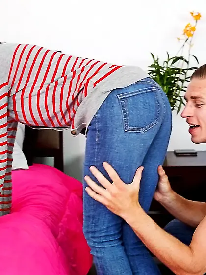 Adorable teenage lady gets fucked nicely by her boyfriend and en