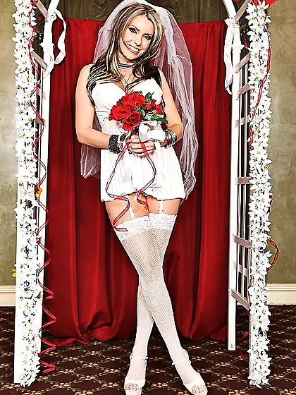 Busty bride Courtney Cummz gives blowjob to fake Elvis and gets