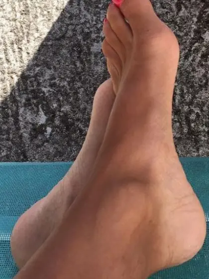 Voyeur Teen feet foot barefeet barefoot toes soles