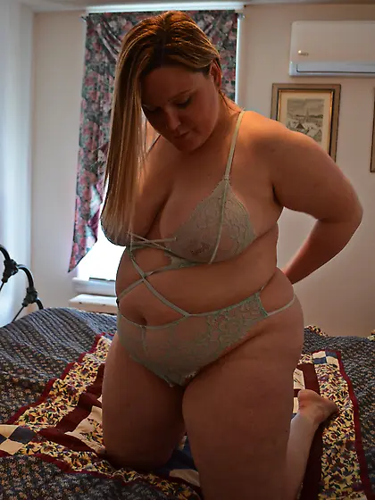 Cheating Slutty BBW wife loves to pose