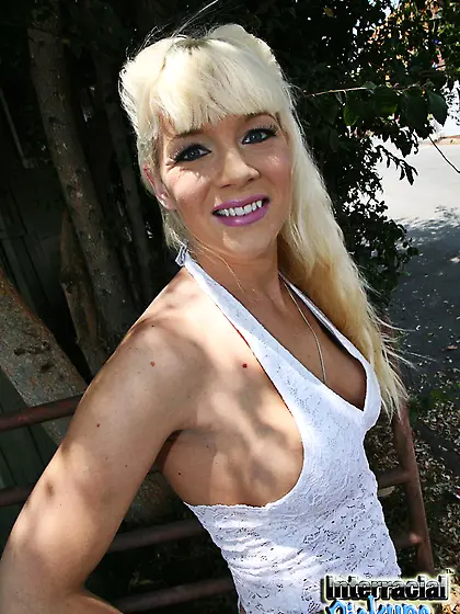 Busty MILF Heidi Mayne is keen on interracial sex and big black