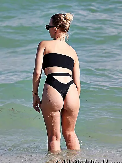 Bianca Elouise Wearing A Thong Bikini In Miami