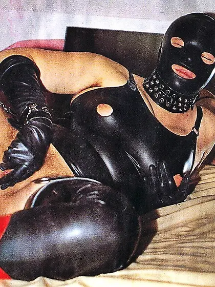 Dirty Amateur Rubber Wife