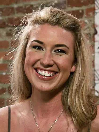 Petite blondie natural body