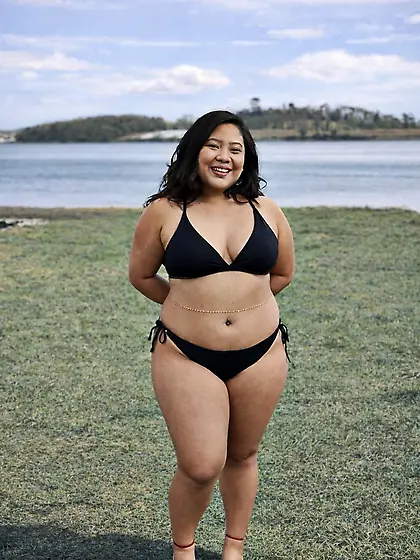 Thick Filipina wife Nathalie posing in a bikini