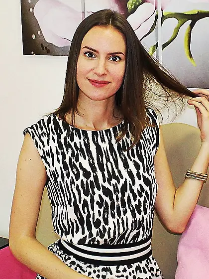 18yo brown eyes girl