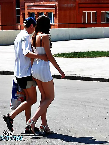 Hermosa putita con un vestido minimo