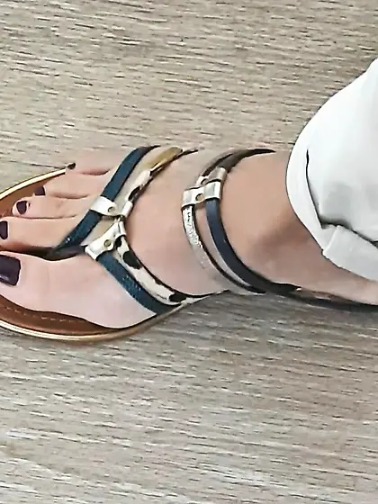 Voyeur Teen feet foot barefeet barefoot toes soles