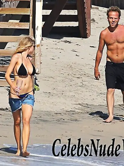 Charlotte McKinney's new sexy pics