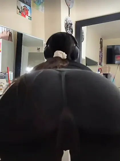 Native Babe Knee Pin