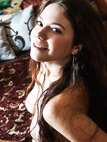 Exciting babe is posing nude on Asian style...