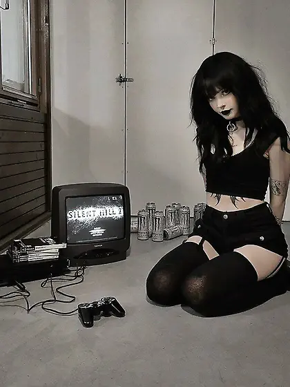 Gothgirl waits for Player