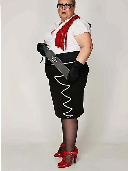 Chubby babe slowly peels