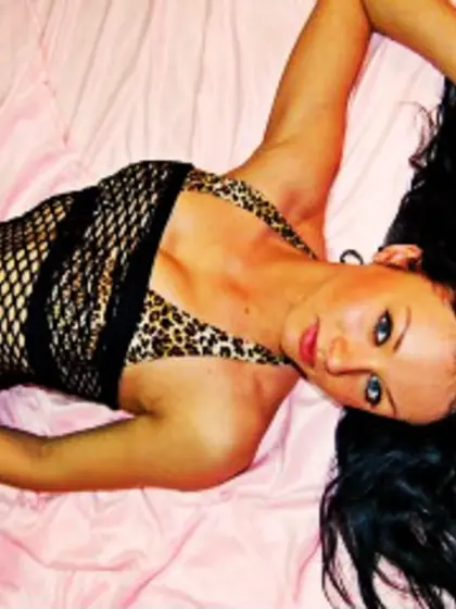 Brunette courtney perform anal