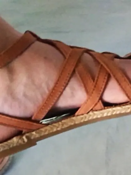 Voyeur Teen feet foot barefeet barefoot toes soles