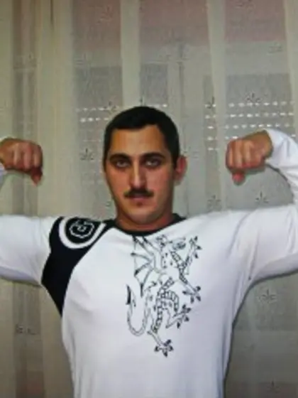 35 yo brunette Bubleass.