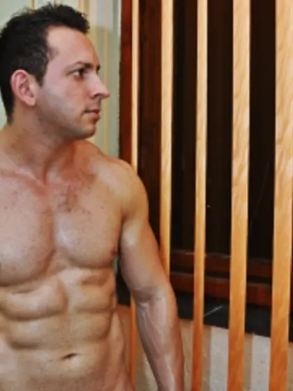 Brunette torro001 perform close