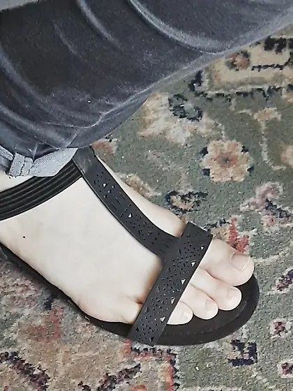 Voyeur Teen feet foot barefeet barefoot toes soles