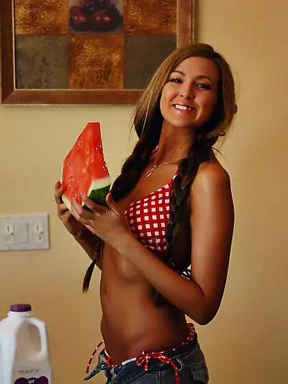 All the babes would like to be like Craving Carmen in this softc