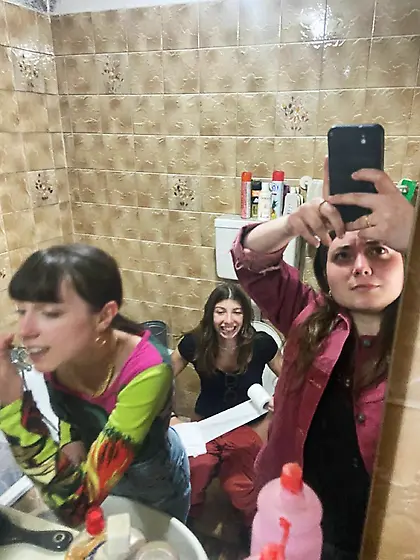 Pissing girls