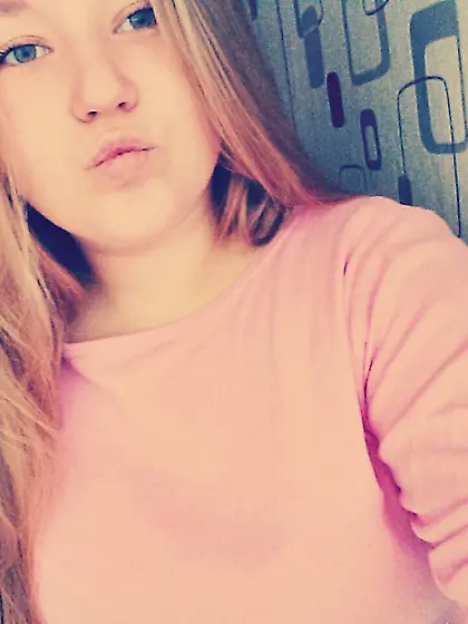 MEINE GEILE COUSINE MICHELLE DIE KLEINE 3 LOCH INZEST FOTZE