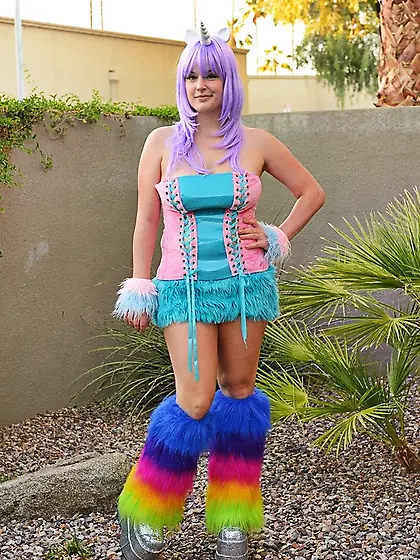 Gorgeous babe bouncy ass