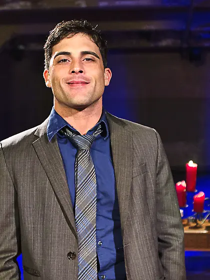 Slim dominating MILF in stockings impresses male sub with pleasa