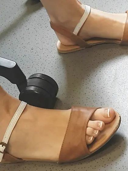 Voyeur Teen feet foot barefeet barefoot toes soles