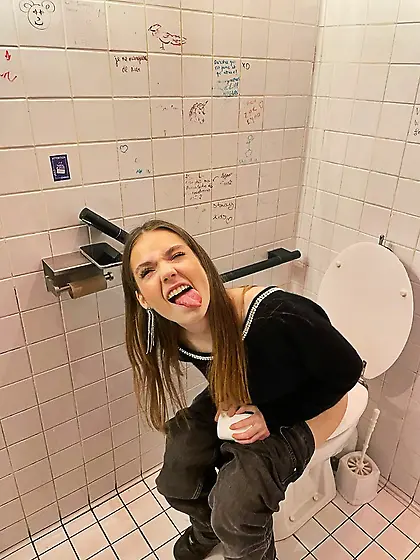Pissing girls