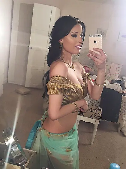 British Indian trying sari 's and outfits selfies