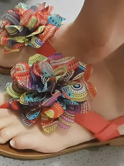 Voyeur Teen feet foot barefeet barefoot toes soles