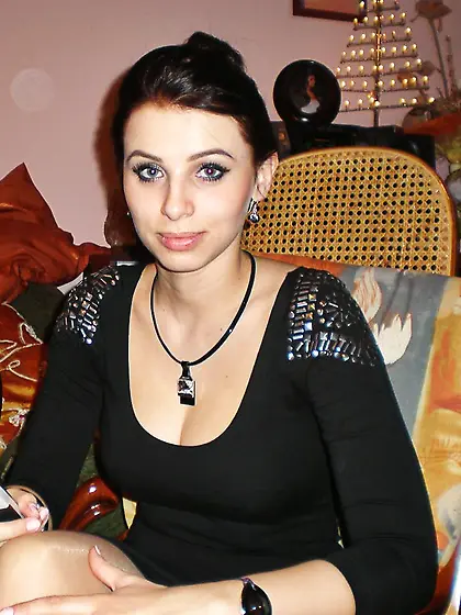 Hungarian girlfriend Dora nude