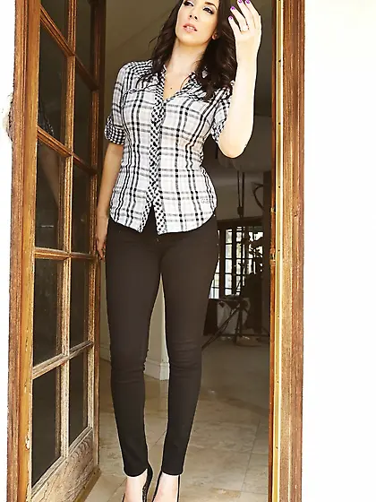 Teen blonde turns out to be a lesbian who seduces neighbor witho