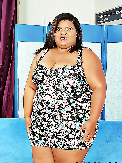 Fat ass ebony plumper Peaches Love gets naked