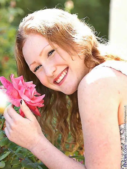 Teen Juliet milky orgasm