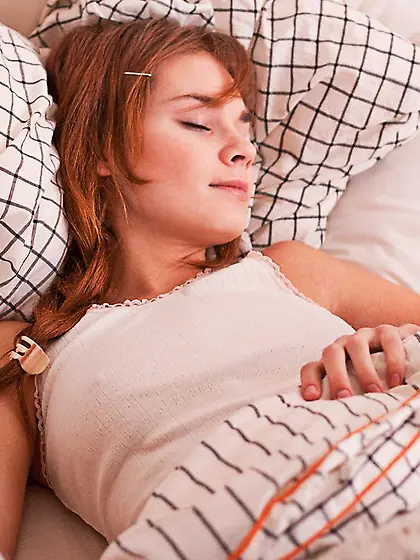 Having woken up the redhead teaser Lenusik YLP performs exciting