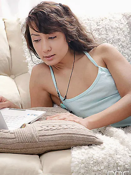 Big throbbing cock is penetrating the mouth and booty hole of mo