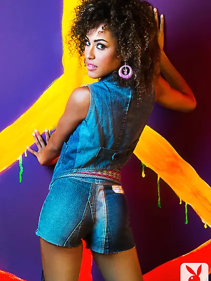 Seductive ebony lady high