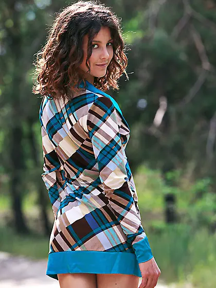 Foxy chick expose lusty