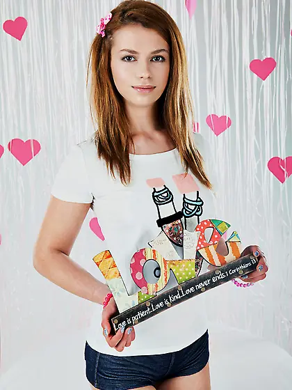 Innocent angel not shy to undress and show photographer her perf