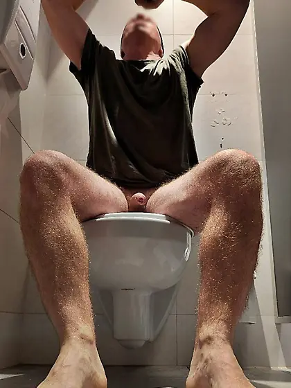 Andy Gymnast toilet rest stop lust 22