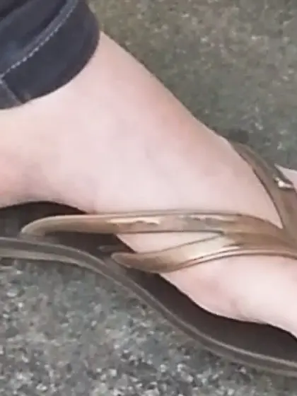 Voyeur Teen feet foot barefeet barefoot toes soles